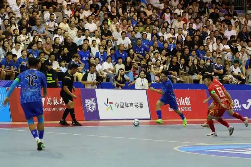 天天足球客户端下载页主视觉